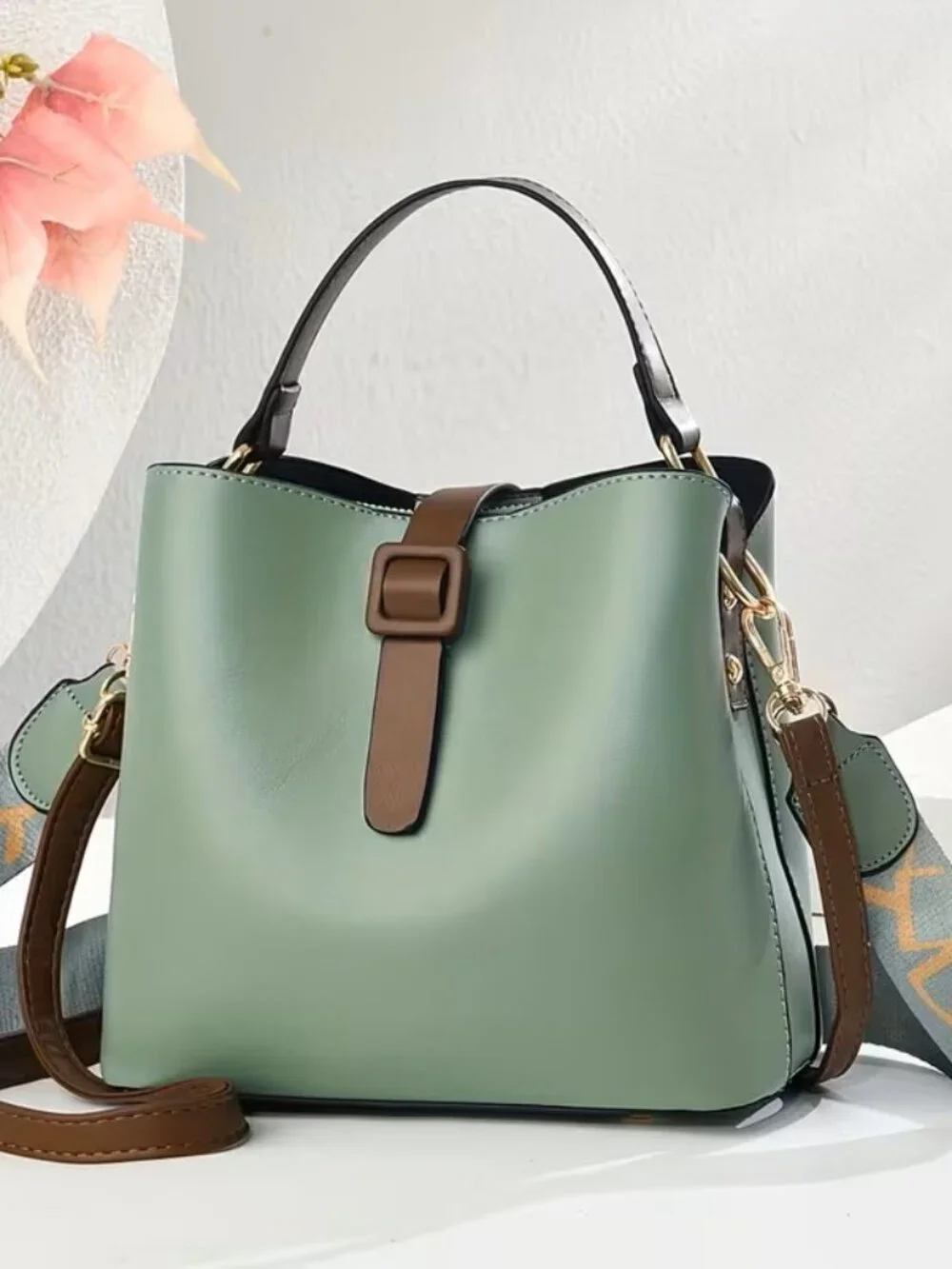 Sage in the city Hand Bag